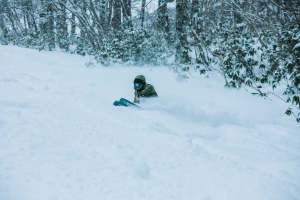 圧倒的な軽さの雪質は全国トップレベル。
きめ細やかな雪で、1日中良いコンディションをキープしています。